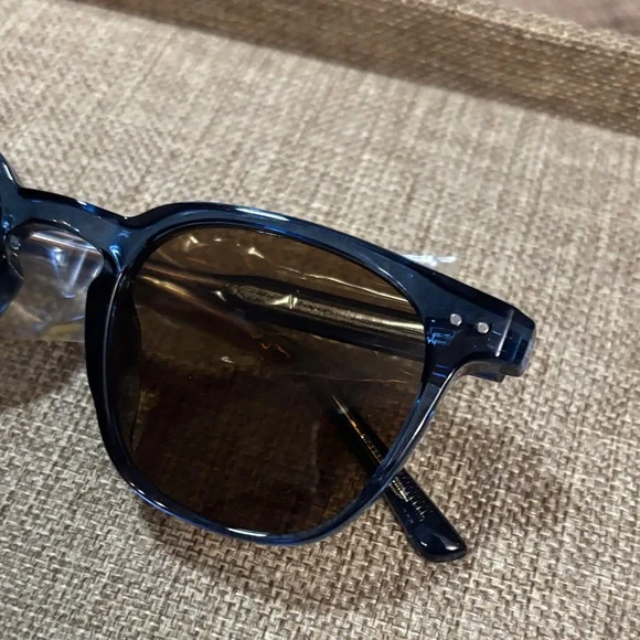 Stylish Blue Sunglasses - Picture 4 of 6